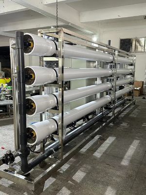 Guter Preis 500-1000 M3/Tag Brackwasser RO-System mit PLC-Steuerung und UV-Sterilisator Online
