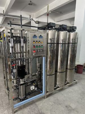 Guter Preis 380V / 50Hz Stromversorgung Kommerzielles RO-System Perfekt für kommunales oder Brunnenwasser Online