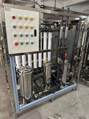 Guter Preis Langlebiges Ultrafiltrationssystem mit Ultrafiltrationstechnologie und Steuerungsplatte aus Edelstahl 240kg individuell angepasste Spannung Online